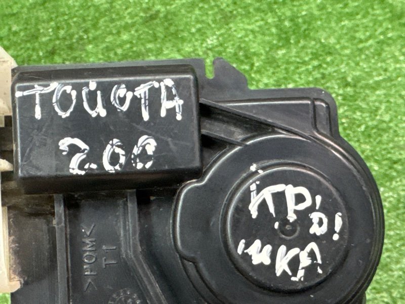 Замок багажника Toyota Land Cruiser 200