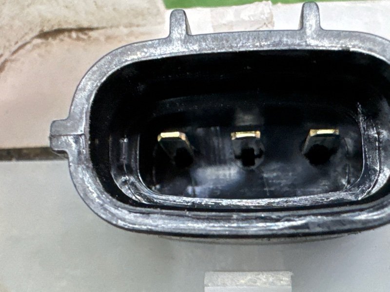 Замок багажника Toyota Land Cruiser 200