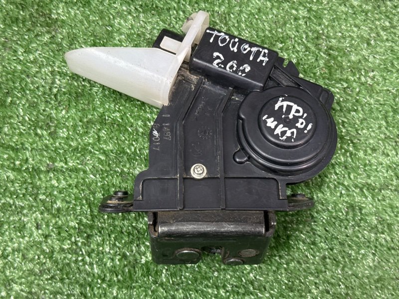 Замок багажника Toyota Land Cruiser 200