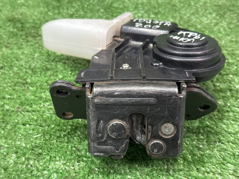 Замок багажника Toyota Land Cruiser 200