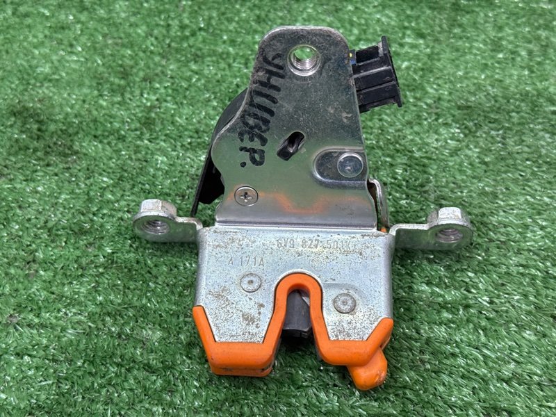 Замок багажника Skoda Fabia 1