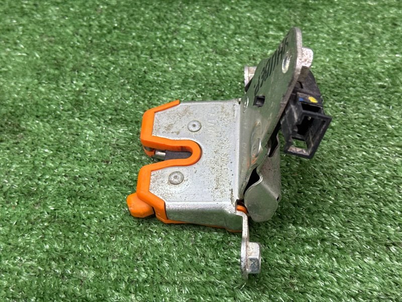 Замок багажника Skoda Fabia 1