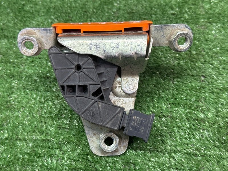 Замок багажника Skoda Fabia 1