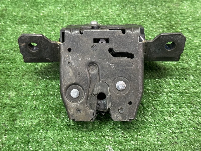 Замок багажника Opel Astra J