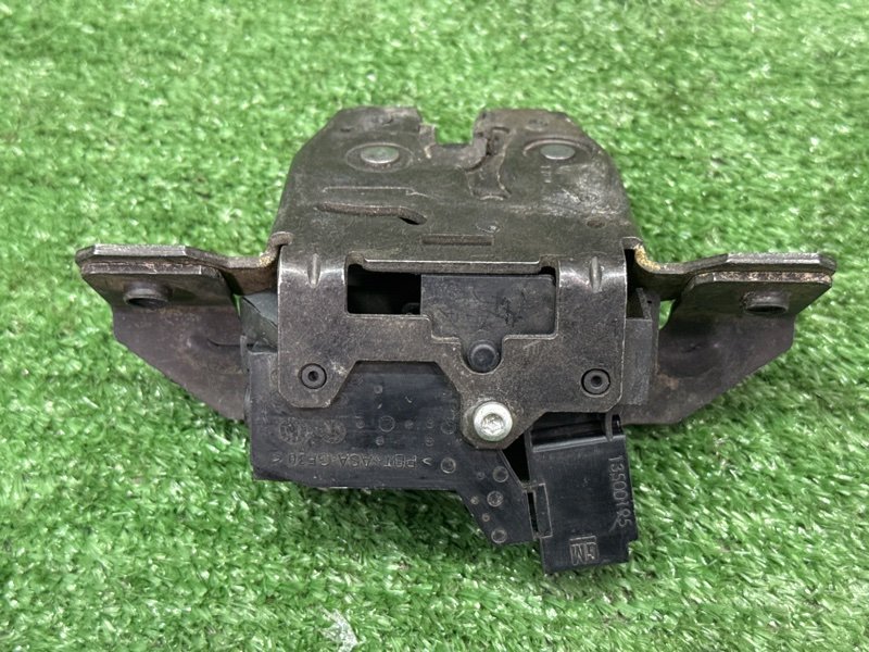 Замок багажника Opel Astra J