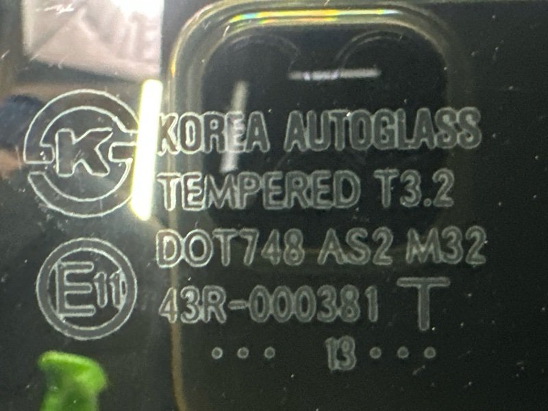 Стекло двери Hyundai Solaris 1 2013 RB