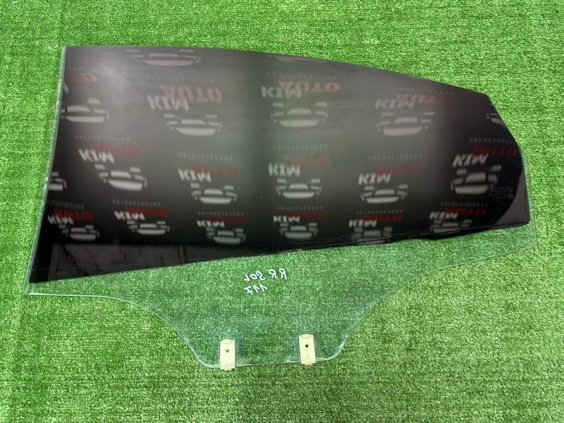 Стекло двери Hyundai Solaris 1 2013 RB