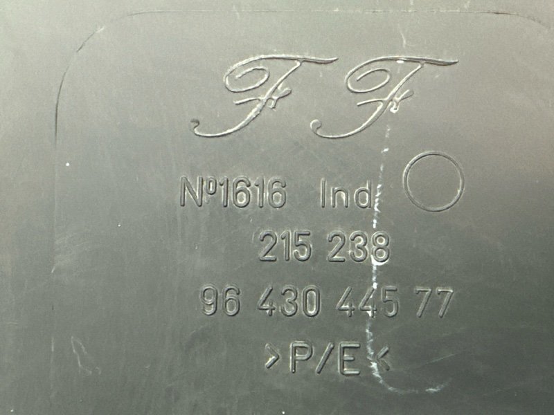 Обшивка крышки багажника Peugeot 307