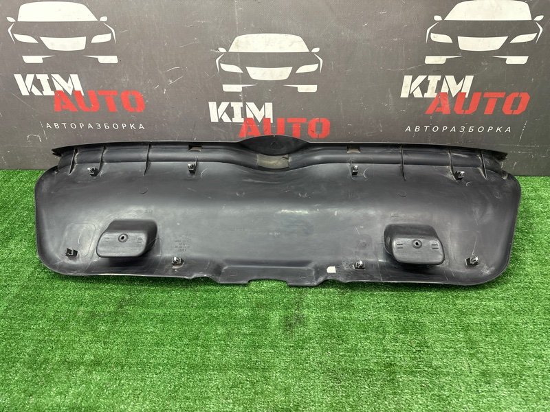 Обшивка крышки багажника Peugeot 307