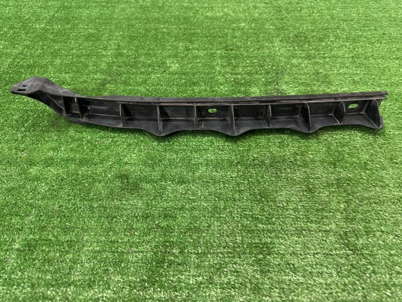 Кронштейн заднего бампера центральный Skoda Octavia A5