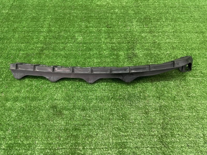 Кронштейн заднего бампера центральный Skoda Octavia A5