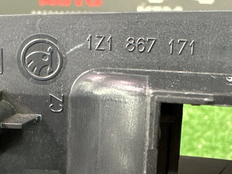 Накладка ручки двери внутренней Skoda Octavia A5