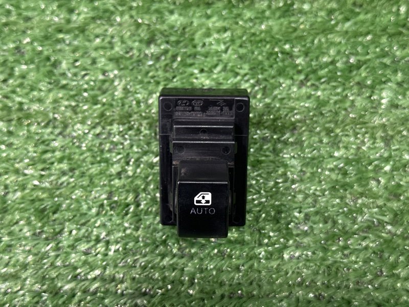 Кнопка стеклоподъемника Kia Ceed 1