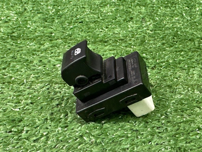 Кнопка стеклоподъемника Kia Ceed 1