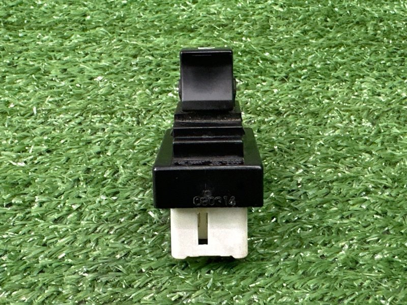 Кнопка стеклоподъемника Kia Ceed 1