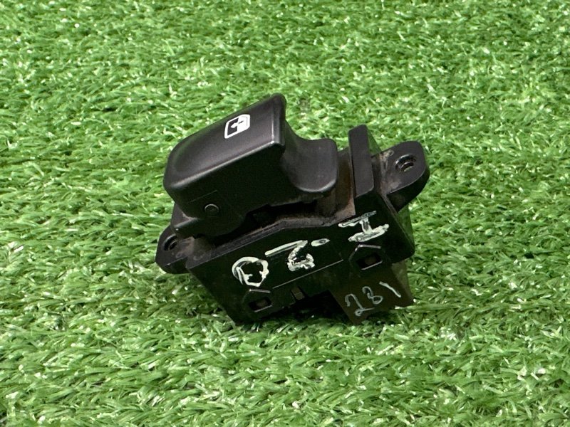 Кнопка стеклоподъемника Hyundai I20