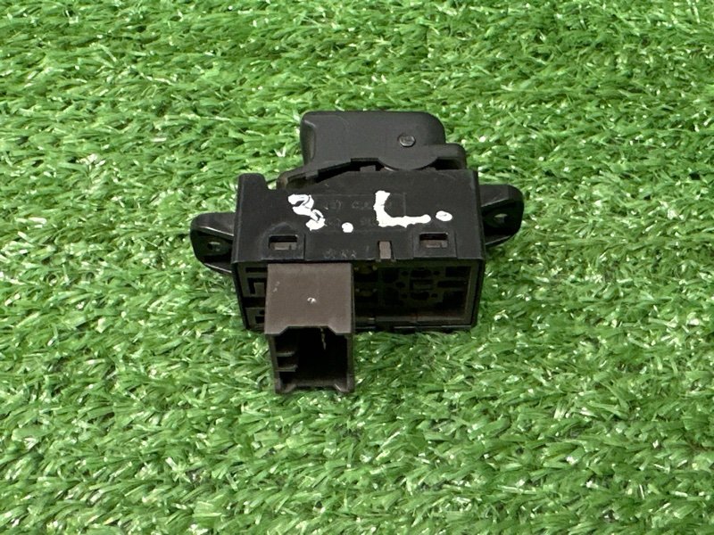 Кнопка стеклоподъемника Hyundai I20