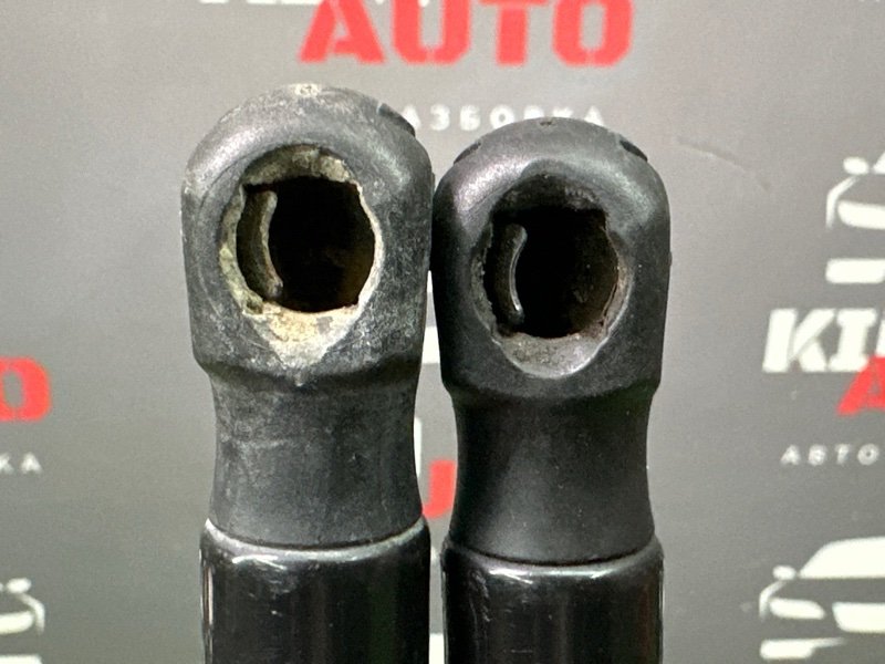 Упор крышки багажника Hyundai i30