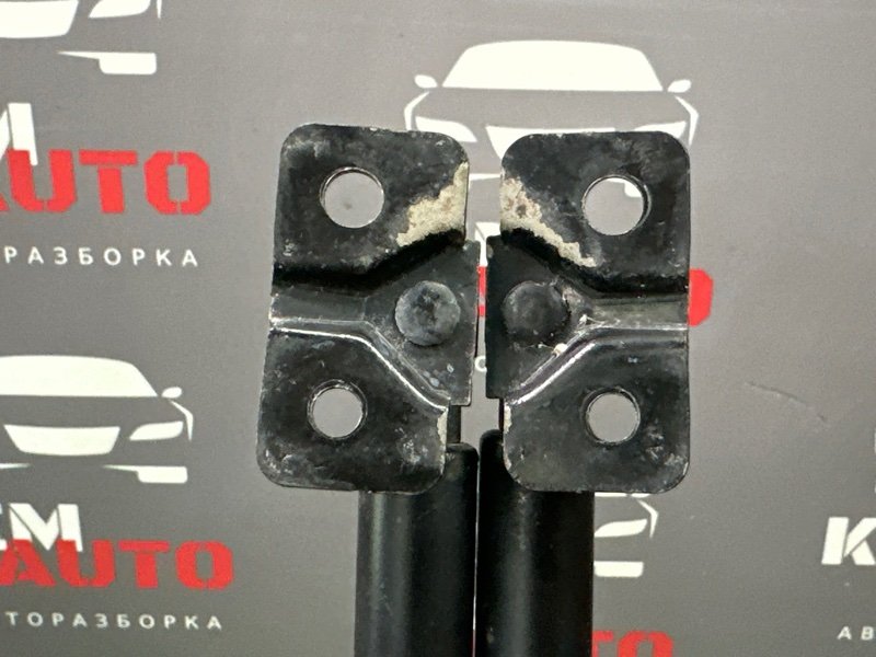 Упор крышки багажника Chevrolet Lacetti