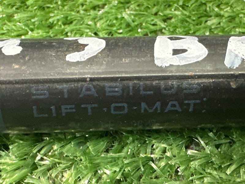 Упор крышки багажника Mazda 3 BK