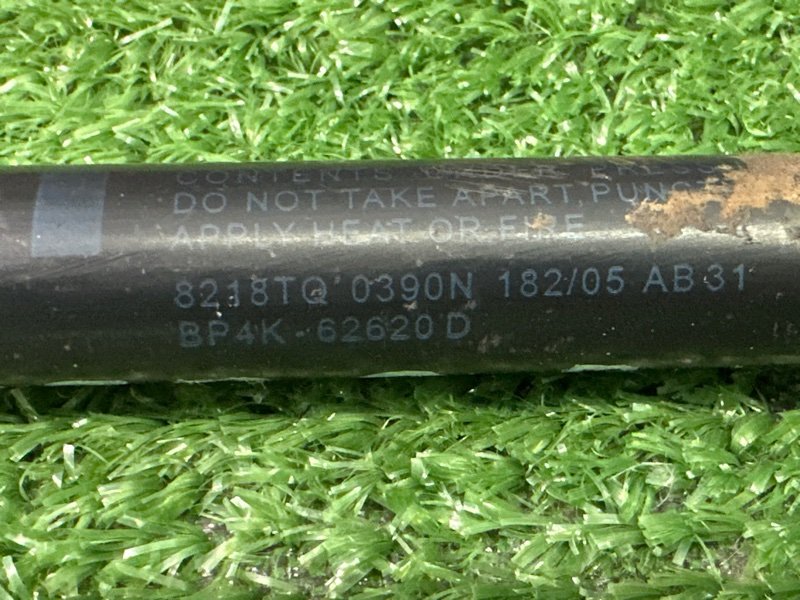 Упор крышки багажника Mazda 3 BK