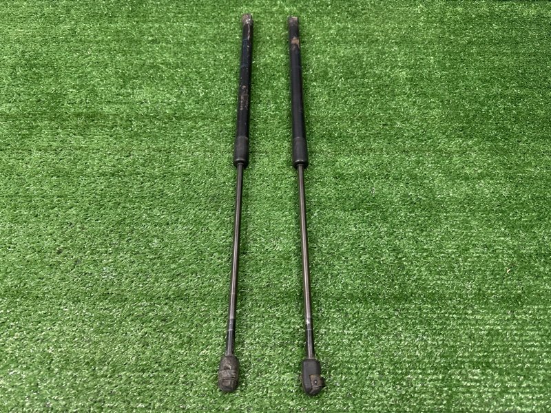 Упор крышки багажника Mazda 3 BK