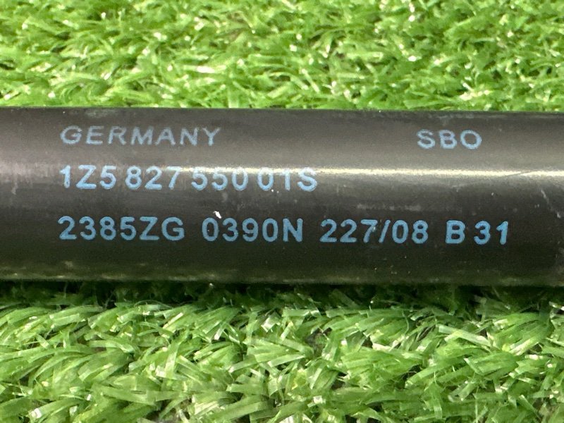 Упор крышки багажника Skoda Octavia A5