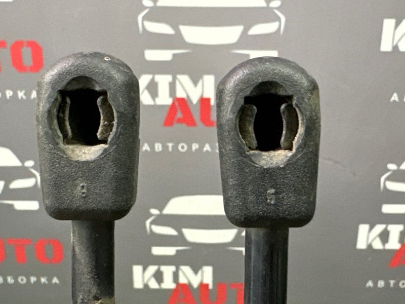 Упор крышки багажника Skoda Octavia A5