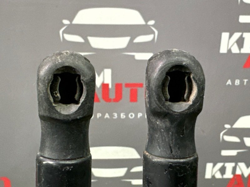 Упор крышки багажника Skoda Octavia A5