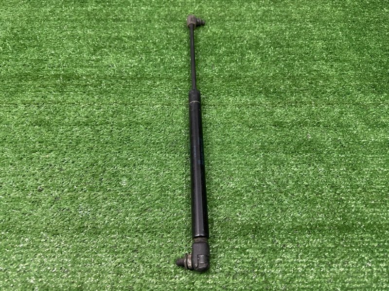 Упор крышки багажника Skoda Fabia 1