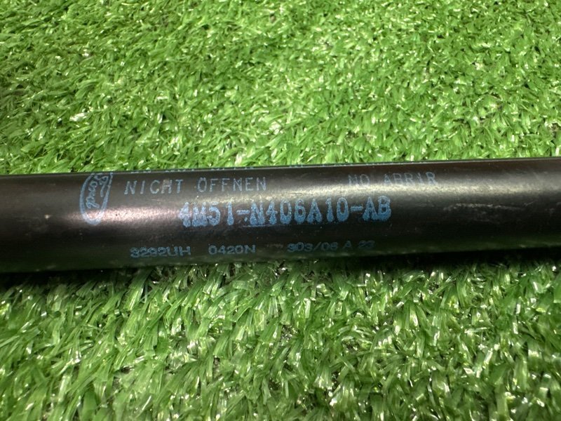 Упор крышки багажника Ford Focus 2