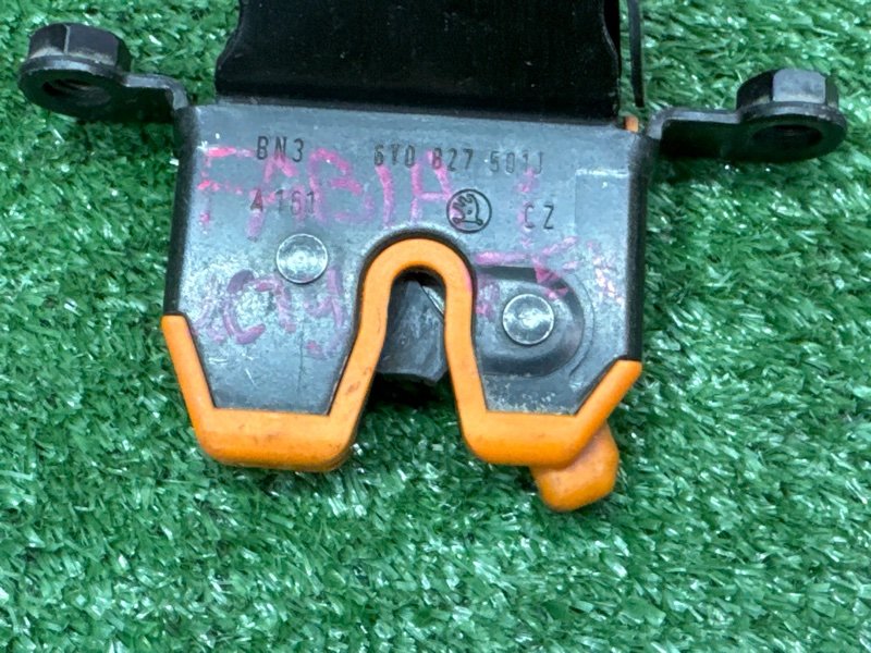 Замок багажника Skoda Fabia 1