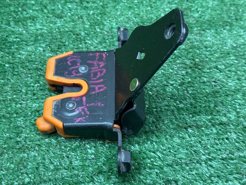 Замок багажника Skoda Fabia 1