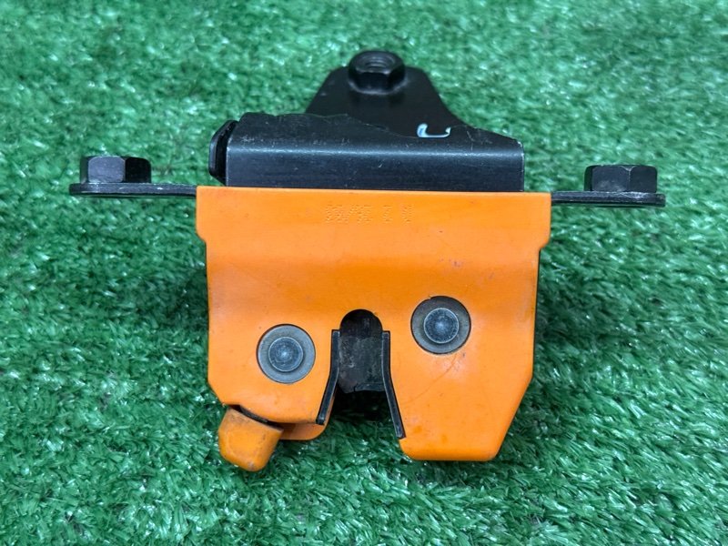 Замок багажника Skoda Fabia 1