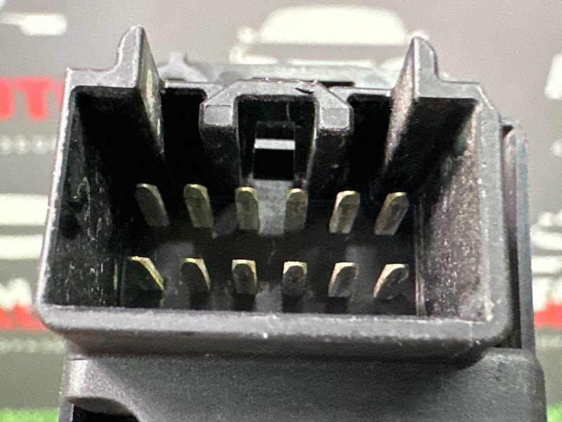 Кнопка стеклоподъемника Mazda 3 BK