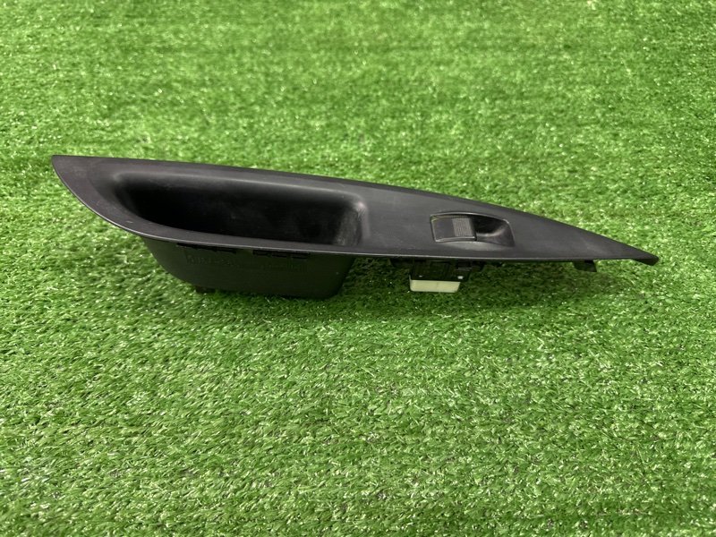 Кнопка стеклоподъемника Mazda 6