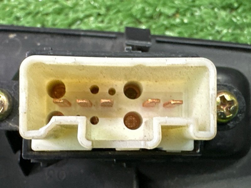 Кнопка стеклоподъемника Mazda 6