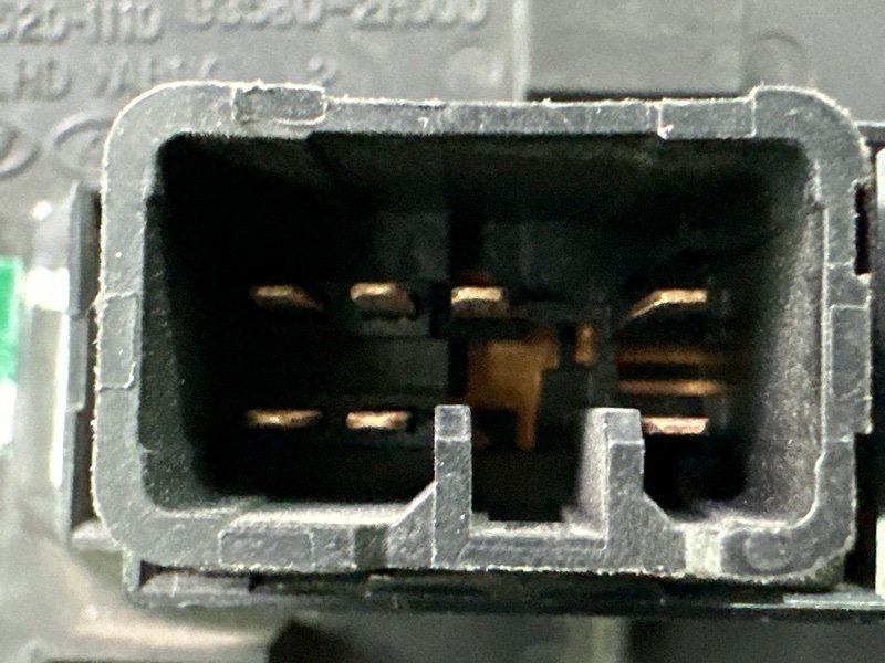 Кнопка стеклоподъемника Hyundai Elantra 4