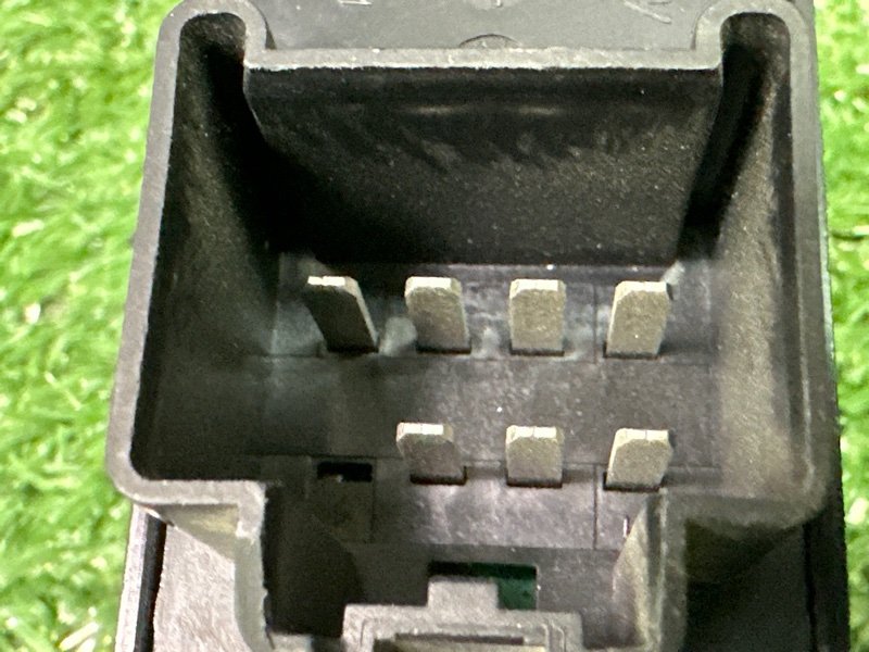 Кнопка стеклоподъемника Chevrolet Orlando