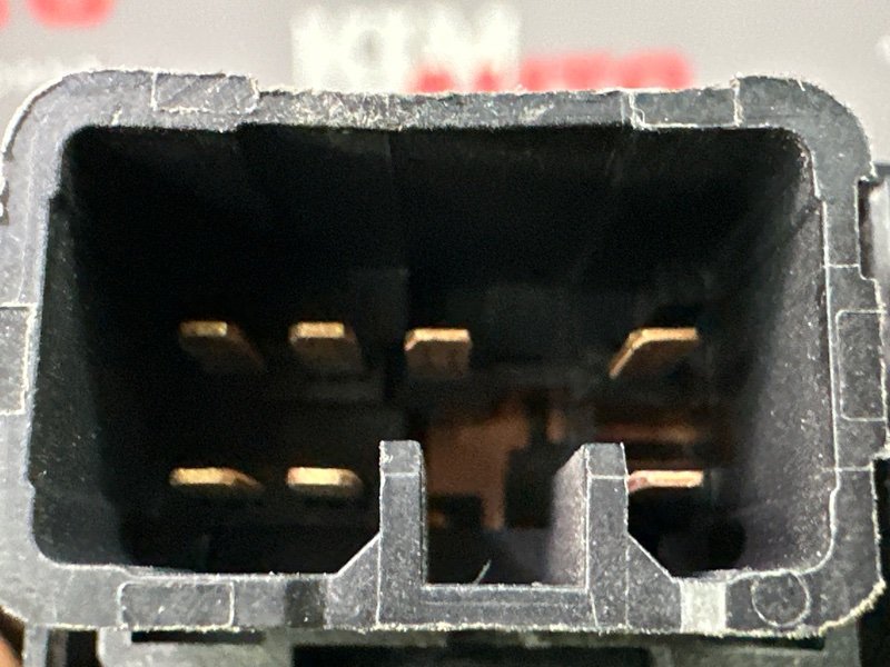 Кнопка стеклоподъемника Kia Spectra