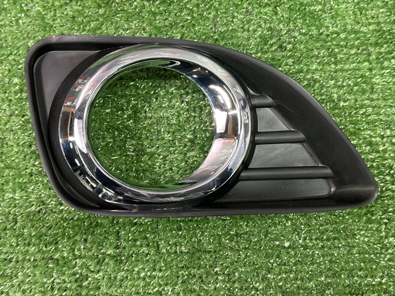 Накладка противотуманной фары Toyota Camry