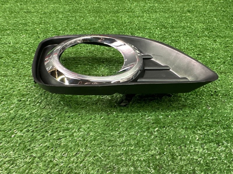 Накладка противотуманной фары Toyota Camry