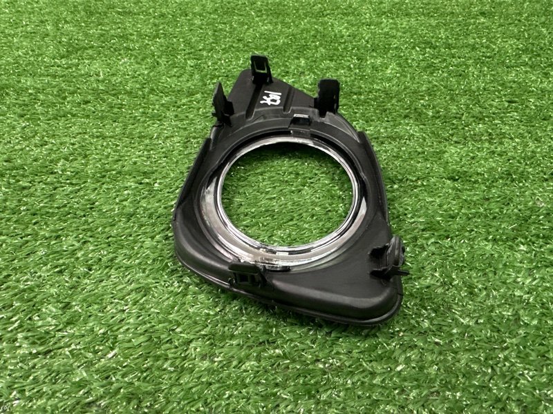 Накладка противотуманной фары Toyota Camry