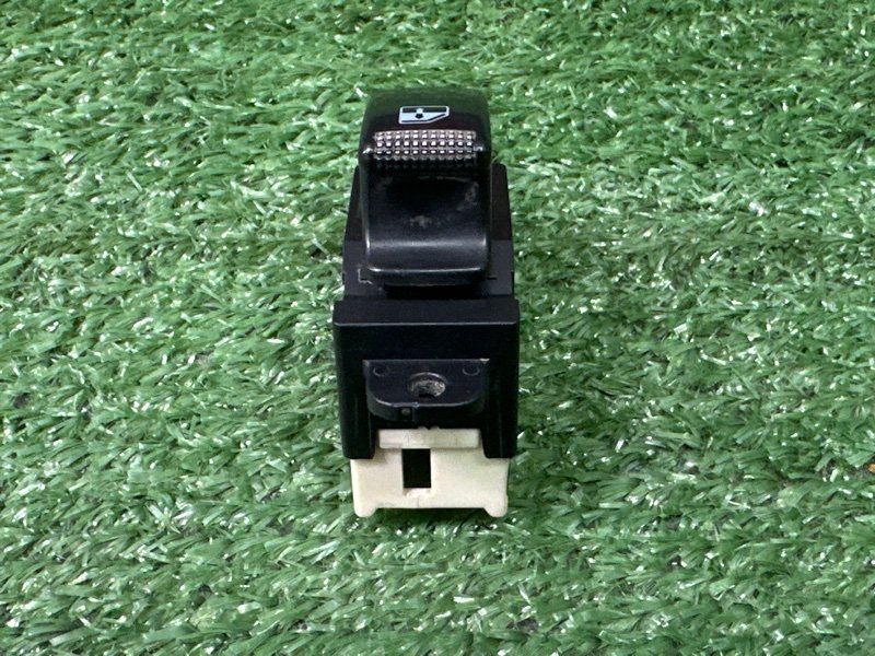 Кнопка стеклоподъемника Hyundai Sonata 4 EF