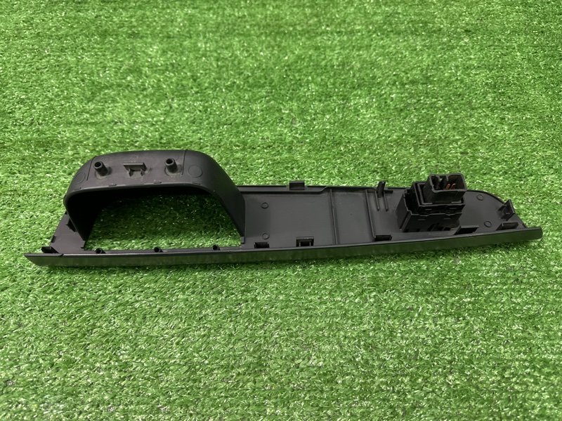 Кнопка стеклоподъемника Kia Ceed 1