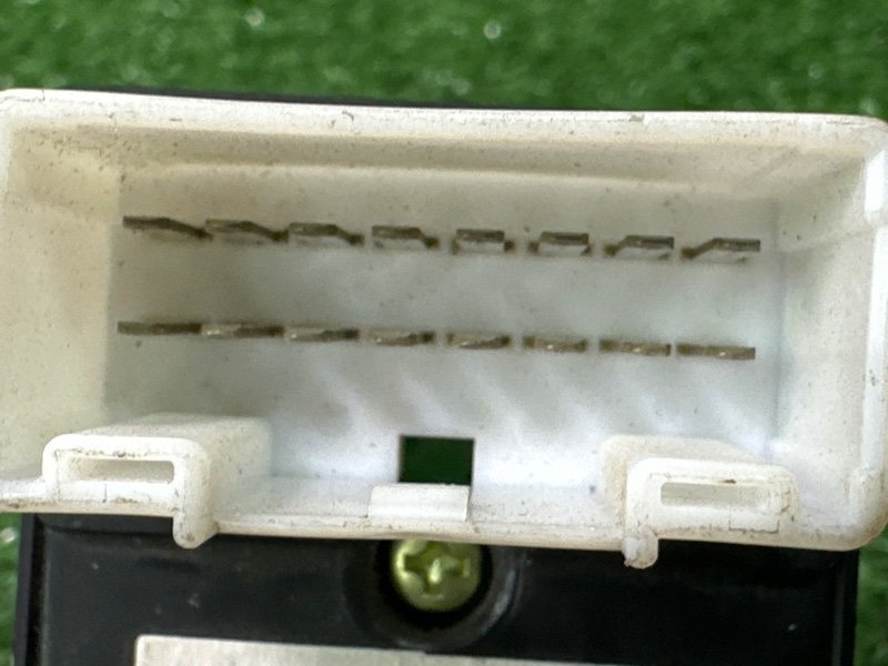 Блок управления стеклоподъемниками Kia Ceed 1