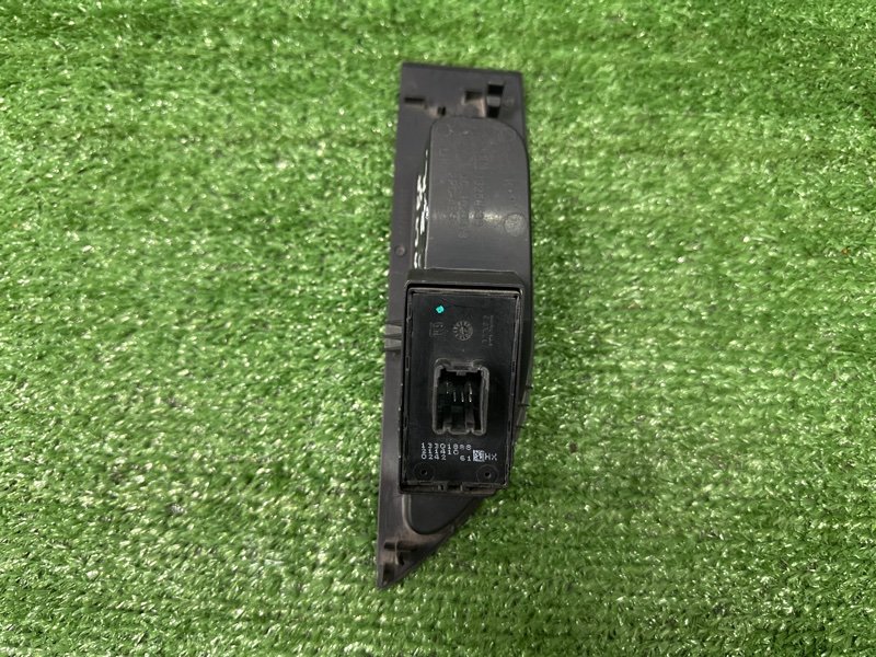 Кнопка стеклоподъемника Opel Astra J