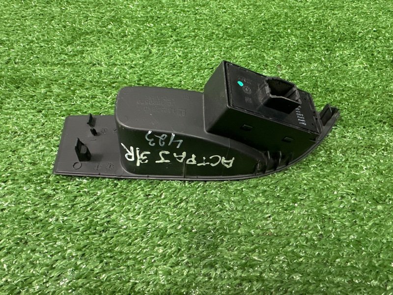 Кнопка стеклоподъемника Opel Astra J