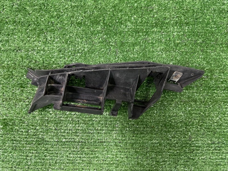 Кронштейн бампера Peugeot 307