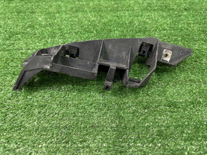 Кронштейн бампера Peugeot 307